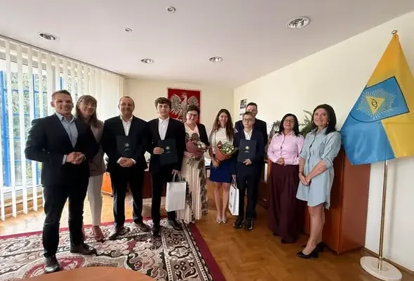 Chełm Śląski: pierwsze stypendia wójta dla uczniów z sukcesami w konkursach wojewódzkich
