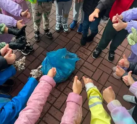 Sprzątanie Świata w SP Bojszowy: uczniowie klas 1–3 dbają o wodę i środowisko