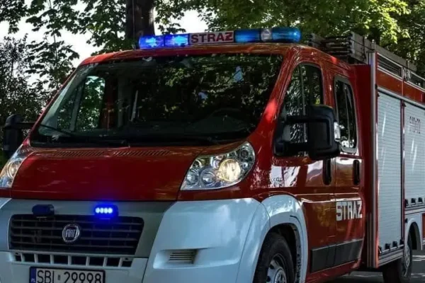 Chełm Śląski: strażacy z OSP pomagali pogotowiu przy ul. Bogusławskiego