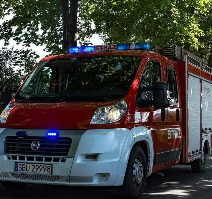 Chełm Śląski: strażacy z OSP pomagali pogotowiu przy ul. Bogusławskiego