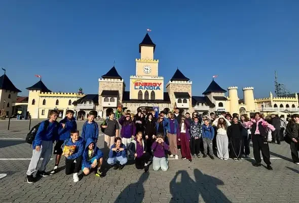 Klasy 5a i 8b ze Szkoły Podstawowej nr 2 w Lędzinach podbiły Energylandię