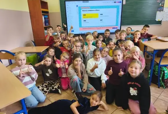 Uczniowie z Bojszów uczyli się, jak ratować życie – pierwsze zajęcia projektu „Pierwsza pomoc”