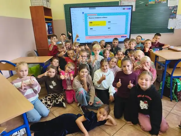 Uczniowie z Bojszów uczyli się, jak ratować życie – pierwsze zajęcia projektu „Pierwsza pomoc”