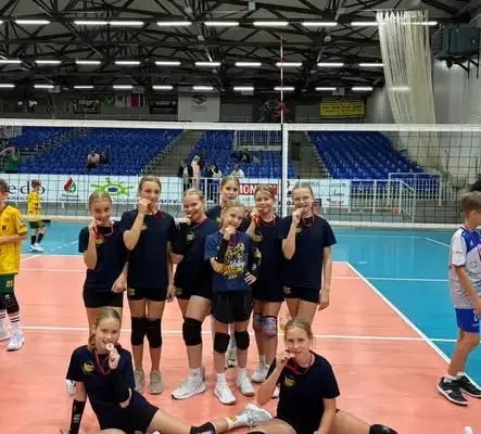 Młode siatkarki MKS Imielin z cennym doświadczeniem po turnieju w Milowicach
