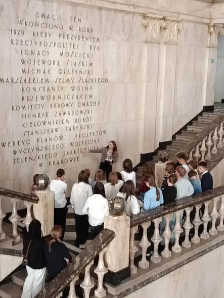 Klasa 7A z Bierunia zwiedziła Gmach Sejmu Śląskiego w Katowicach