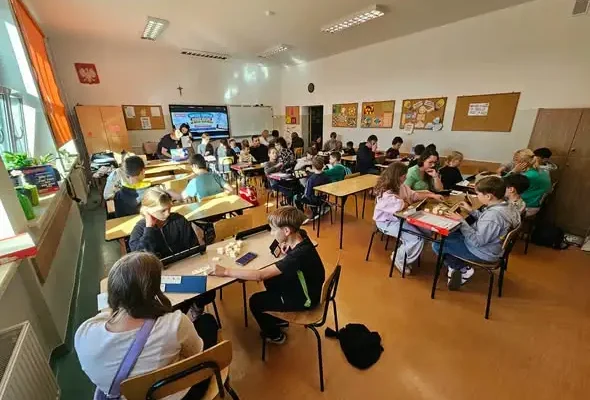 Bieruń: Szkoła Podstawowa nr 1 wzięła udział w ogólnopolskim biciu rekordu w Rummikub