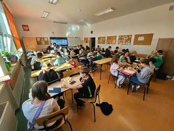 Bieruń: Szkoła Podstawowa nr 1 wzięła udział w ogólnopolskim biciu rekordu w Rummikub