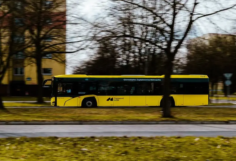 Zmiany w komunikacji w Imielinie i Katowicach – utrudnienia dla pasażerów