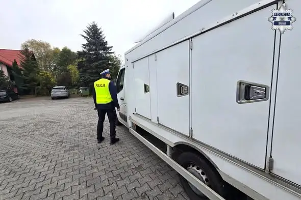 Bieruńscy policjanci nagradzali przepisowych kierowców gadżetami
