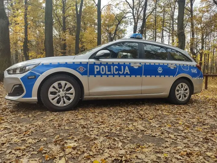 Jesienna aura na drogach – policja apeluje o rozwagę za kierownicą
