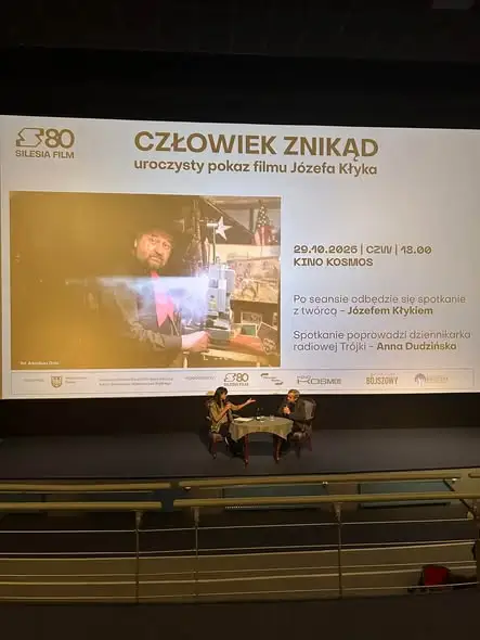 Uczennice z Bojszów na pokazie filmu „Człowiek znikąd” – ich podcast doceniony