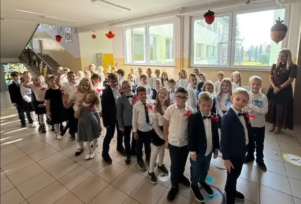 Pasowanie na ucznia w Chełmie Śląskim – 52 pierwszoklasistów oficjalnie w szkolnej społeczności