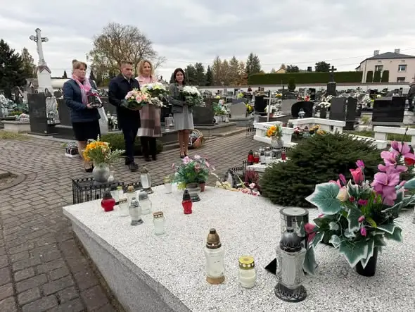 Wójt Chełmu Śląskiego oddał hołd zmarłym w przeddzień Wszystkich Świętych